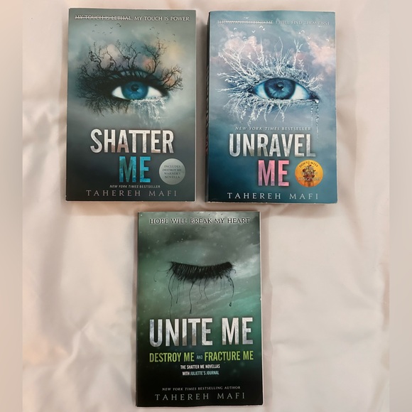 Shatter Me series 3 set - Picture 1 of 1